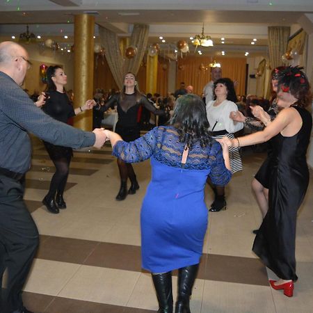 Pensiunea Popasul Ursilor Chiscau Zewnętrze zdjęcie